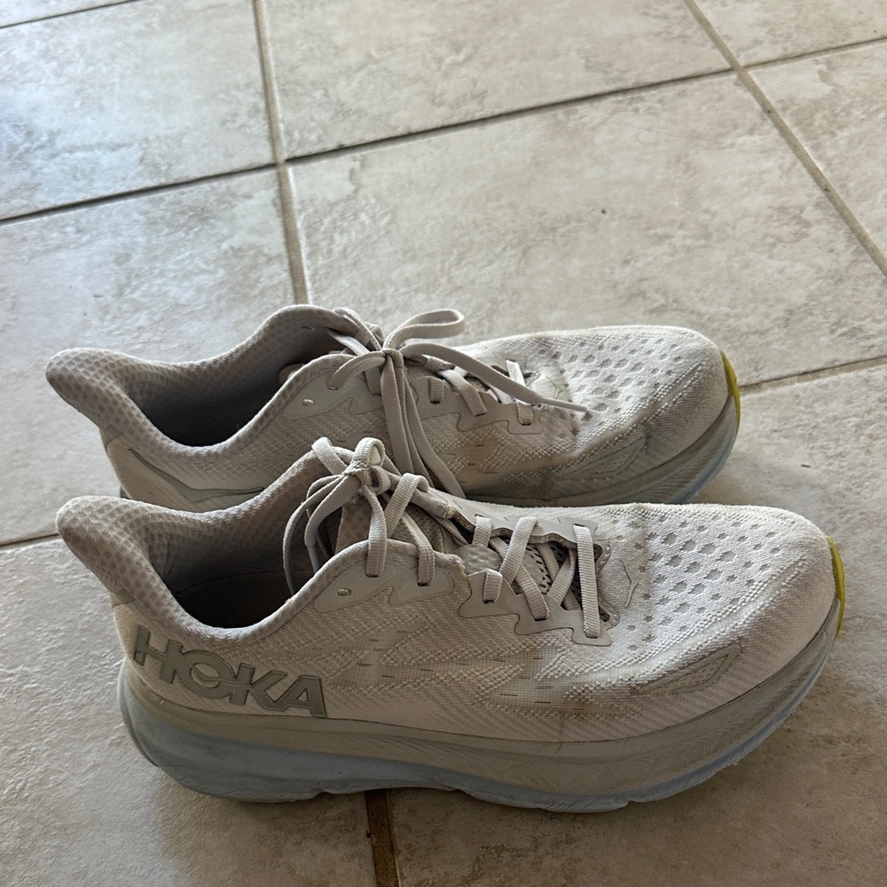 Hoka Women's Gray/white Athletic Shoes